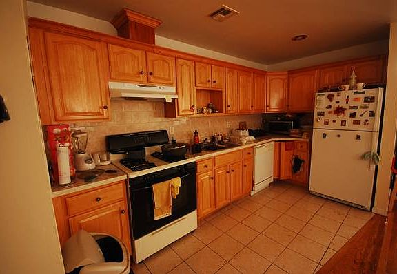 4th image of 52 Belmont Ave #A