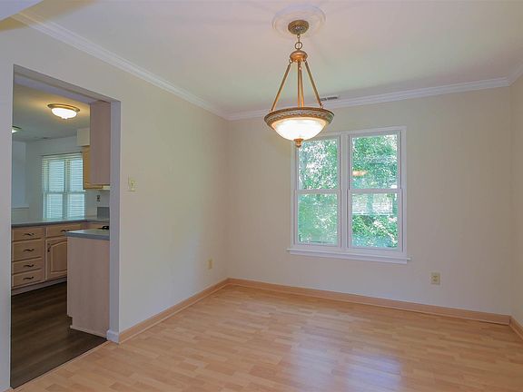 4th image of 553 Holly Brook Dr