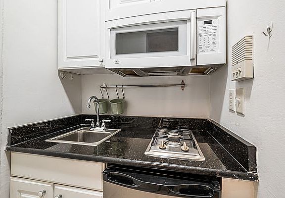 2nd image of 250 E 33rd St #2R