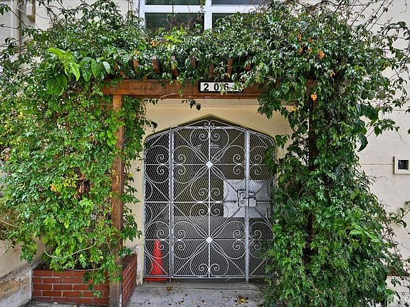 2nd image of 2067 Thomas Ave