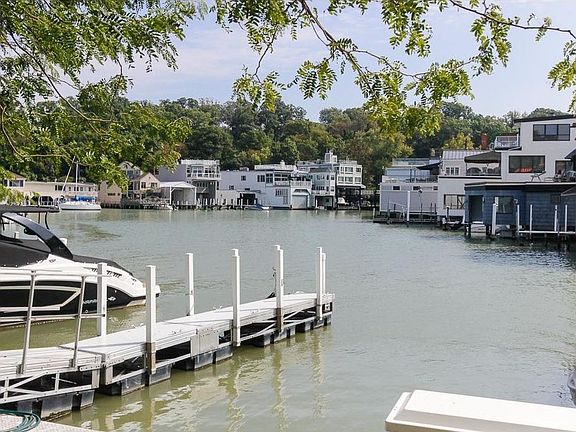 Clifton Lagoon, Boathouses