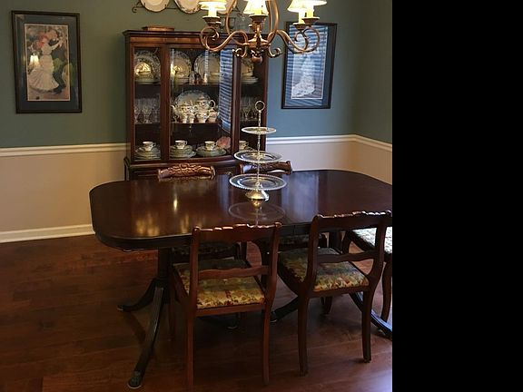 3rd image of 403 Essex Park Cir