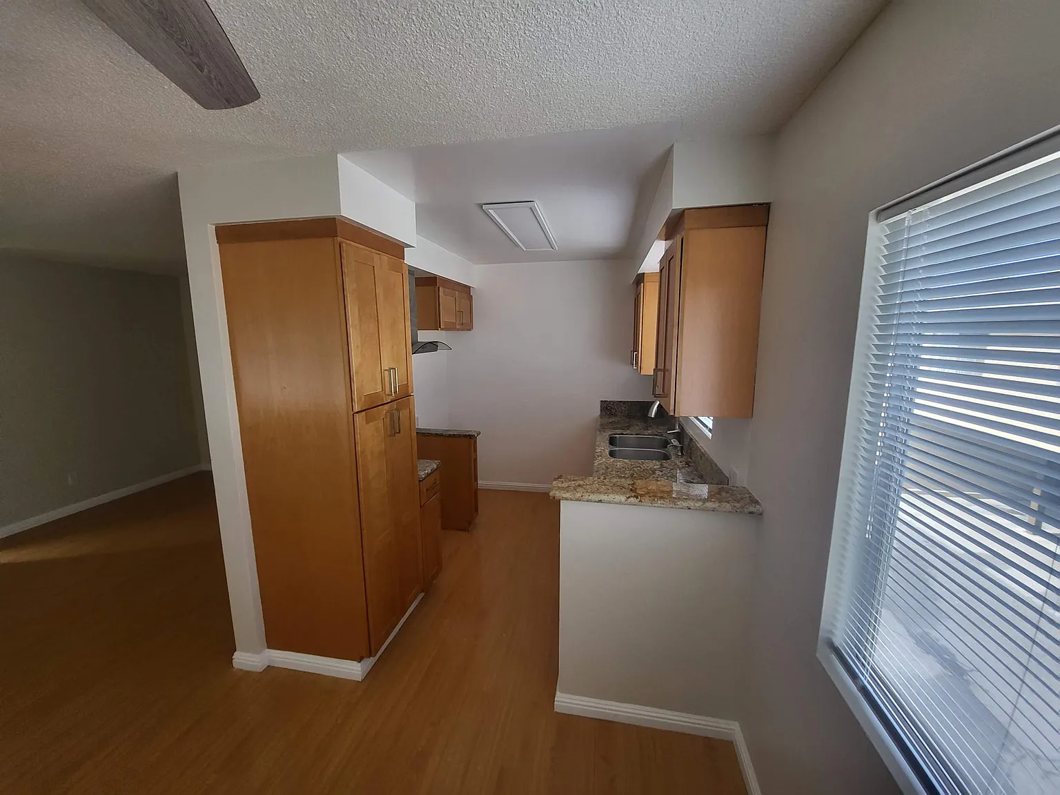 2 bed, 800 sqft, $2,295 — Photo 3