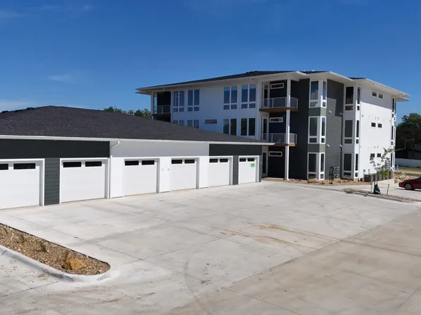 4015 Cedar Heights Dr #2, Cedar Falls, IA 50613
