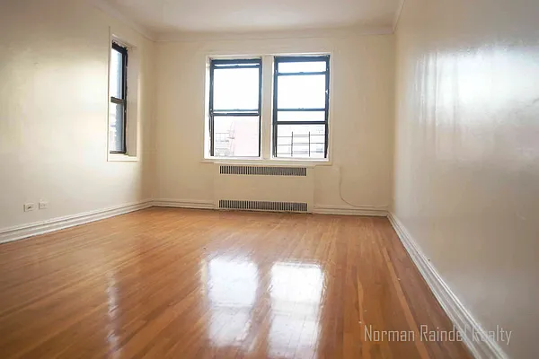 Rented by Norman Raindel, LREB | media 28