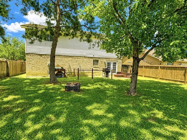 18210 Almonte Ln — Photo 3