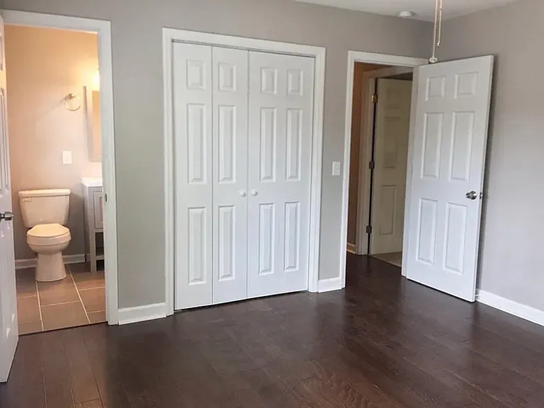 920 Riverview Dr — Photo 3