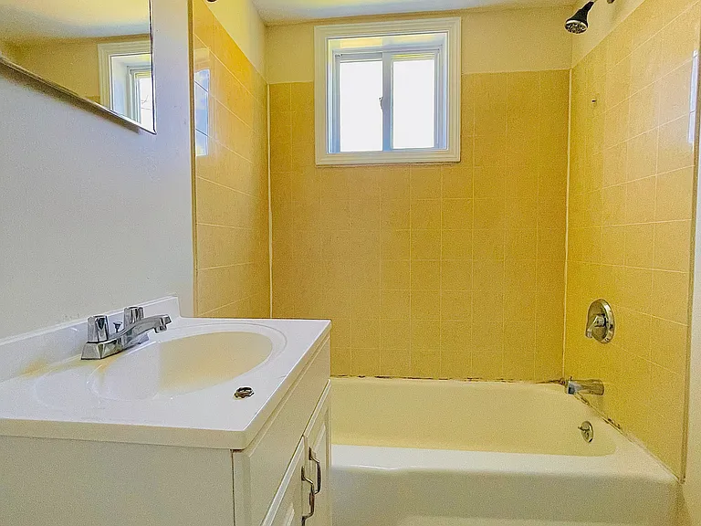 72 Heineberg Dr #100 — Photo 38