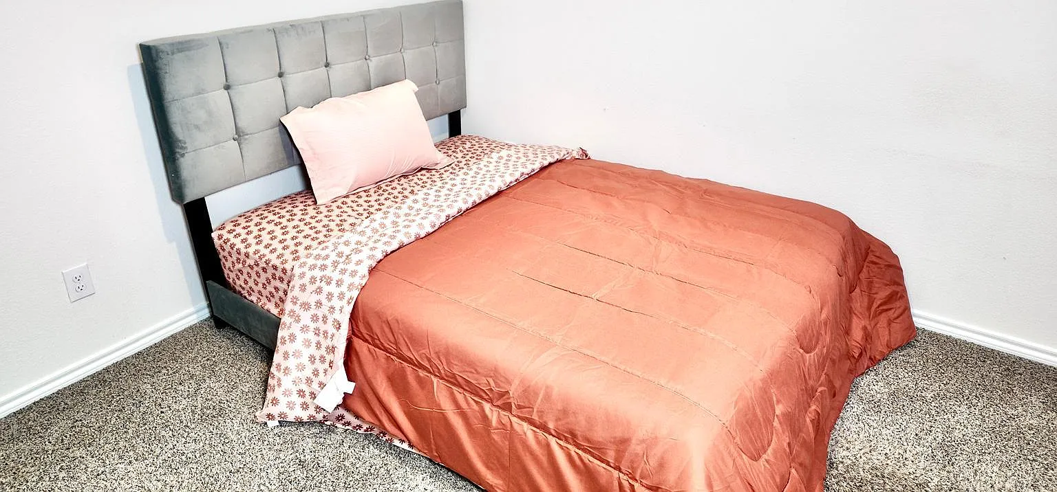 4 bed, 3.0 bath, 2383 sqft, $905 — Photo 4