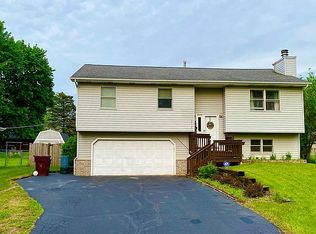 2412 Driftwood Dr, Holiday Hills, IL 60051