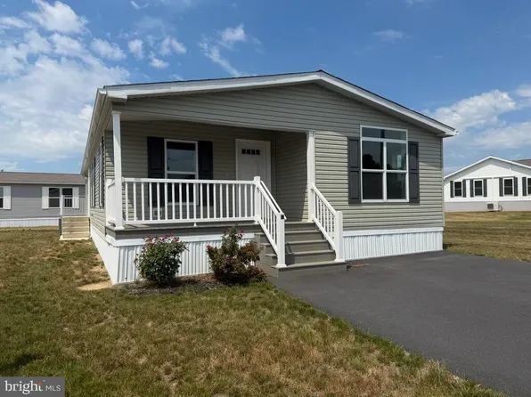 61 Evergreen Aly, Palmyra, PA 17078