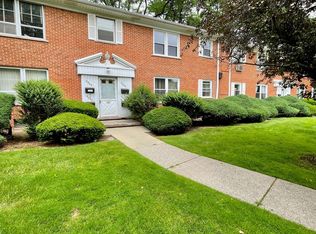 6869 Country Ln, Dearborn Heights, MI 48127