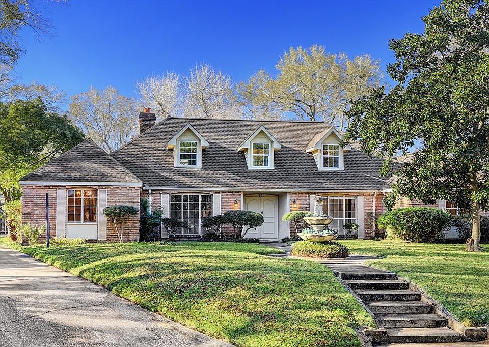 1st image of 201 Southwood Cir