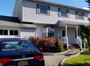 58 Woodland St, Ronkonkoma, NY 11779