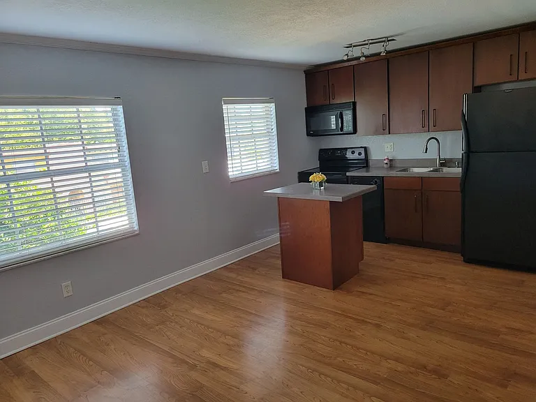 1521 Catherine St #16 — Photo 3
