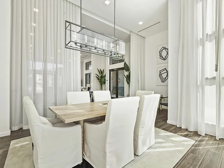 Azalea Luxury Apartments — Photo 32