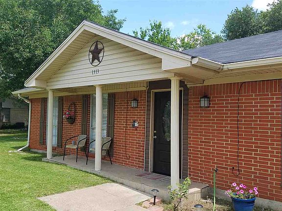 2nd image of 1313 Tamarisk Dr
