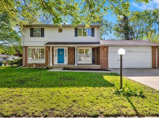 1710 Scottsdale Dr, Champaign, IL