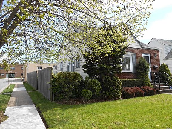3rd image of 239 Arlington St