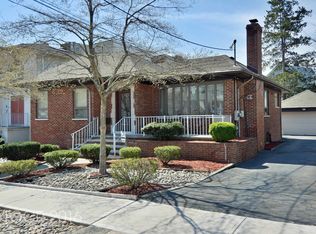 12 Roosevelt Ter, Bayonne, NJ 07002