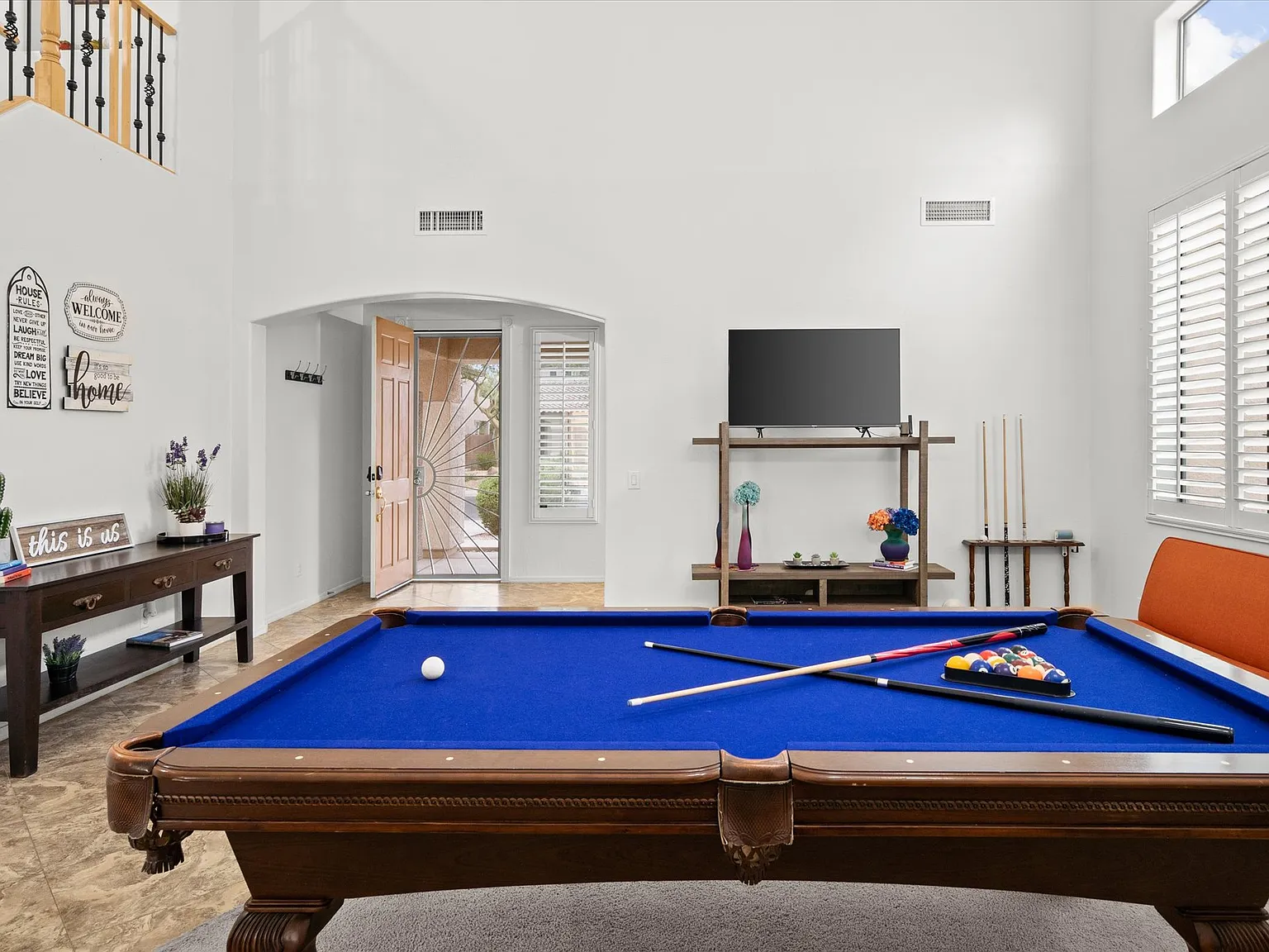 5 bed, 2874 sqft, $3,200 — Photo 2