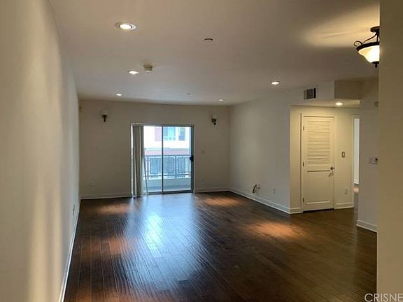 3rd image of 159 W Green St Unit 208A