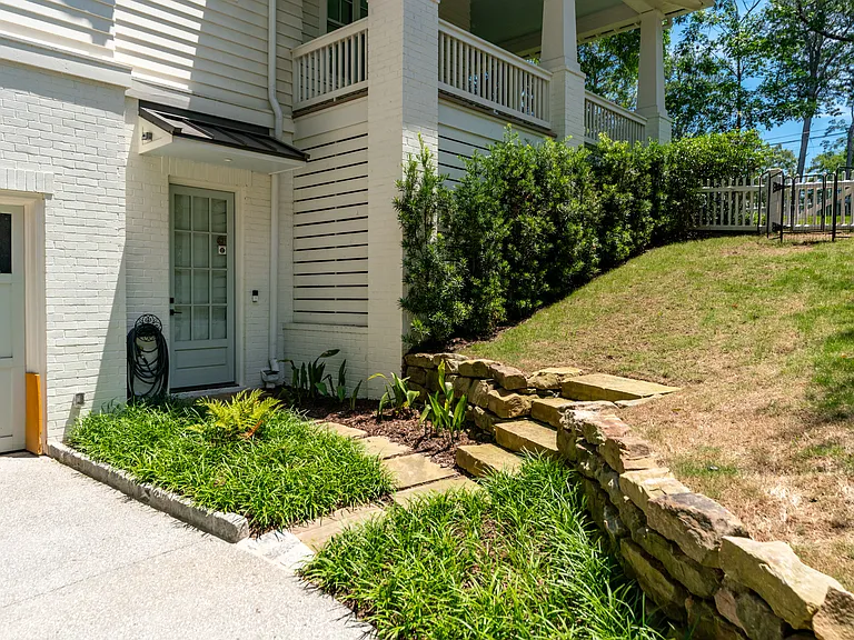 4 E Dr NE — Photo 8