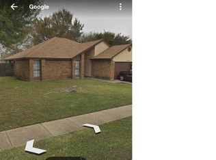 900 Larue Dr, Cedar Hill, TX 75104