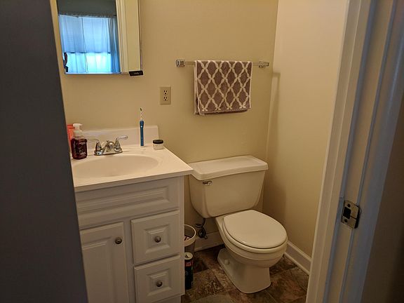 2nd image of 101 Linden Ln APT 2