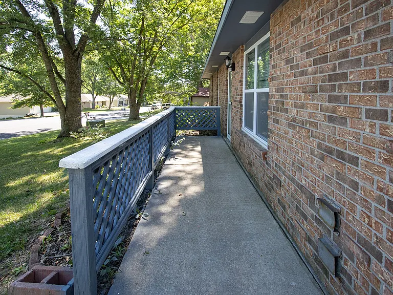 4712 Salem Dr — Photo 2