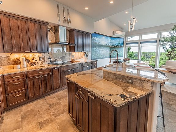 5th image of 11 Fawn Ridge Ln