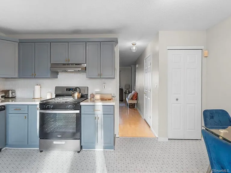 360 W Spring St #A7 — Photo 3