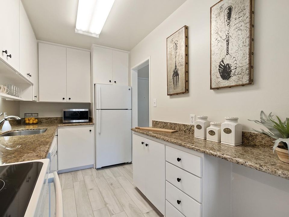 1st image of 930 Peninsula Ave APT 303