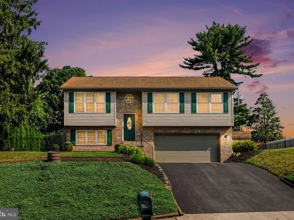 103 Greenwood Dr, New Cumberland, PA 17070