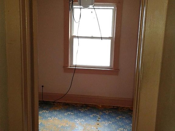 4th image of 12124 Revere Ave