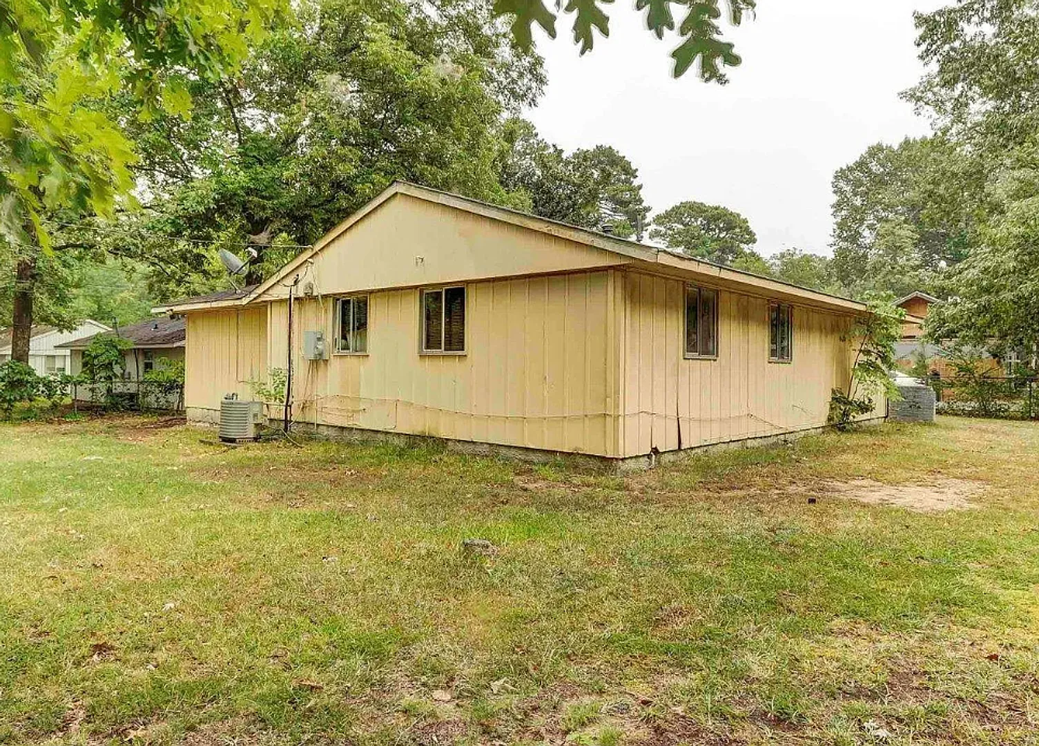 Charming 3-Bedroom Rental Home with Great Location — Photo 2