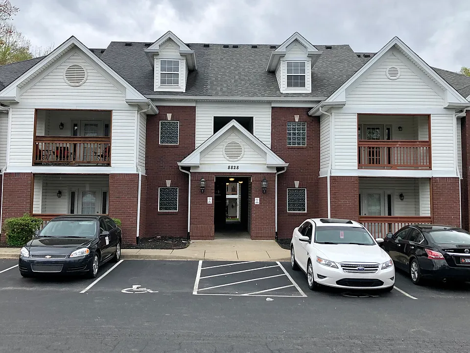 8900 Cinnamon Pl #102