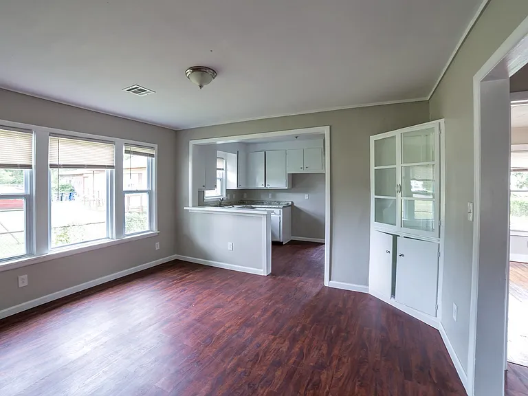 1733 E Marshall St — Photo 12