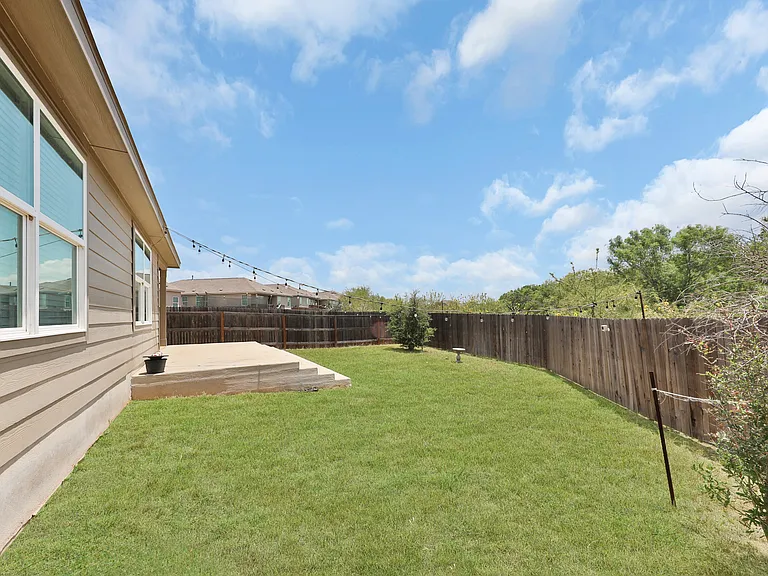 606 Bean Bnd — Photo 31
