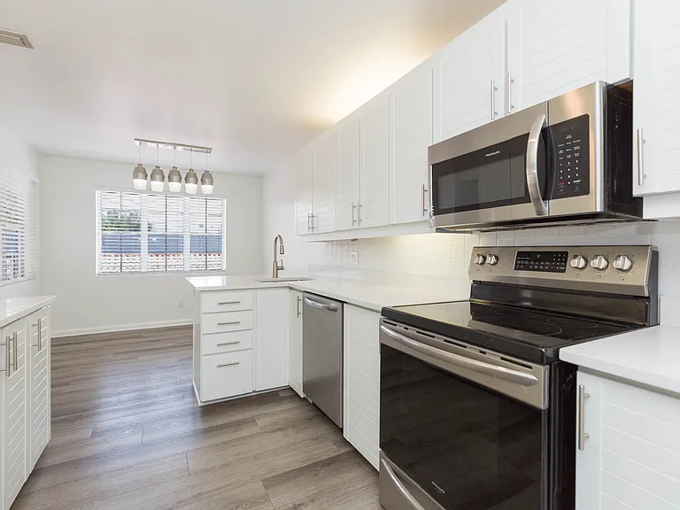 1653 W Snow Cir — Photo 10