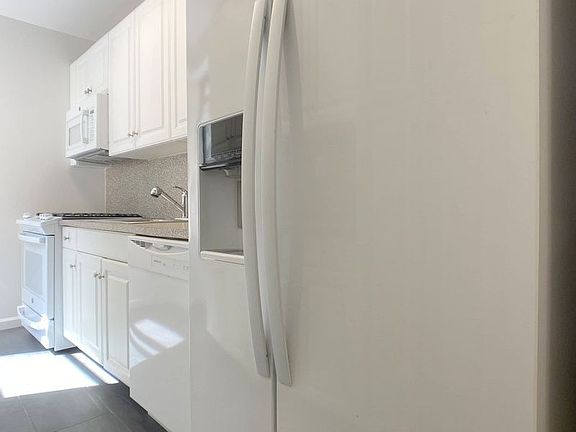 2nd image of 332 E 84th St APT 2D