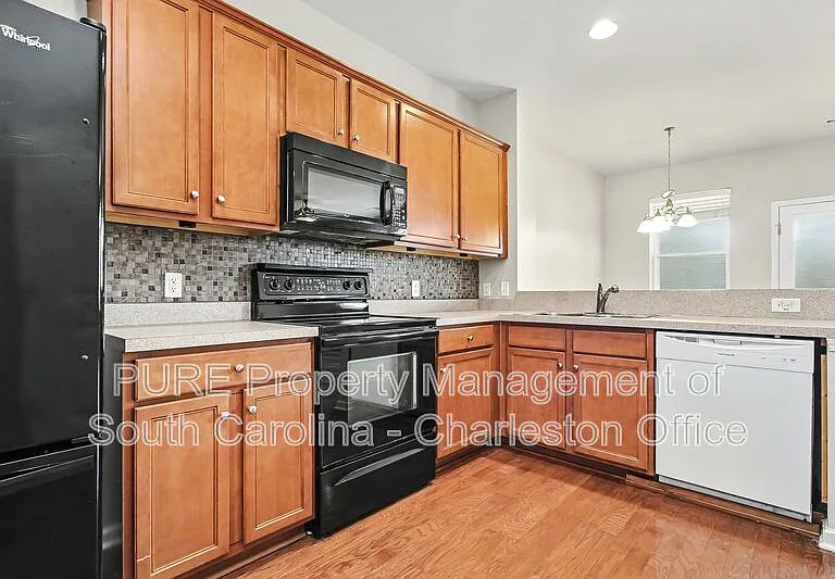 407 Greywood Ln — Photo 7