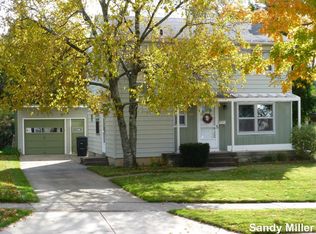 1014 Lockridge Dr NE, Grand Rapids, MI
