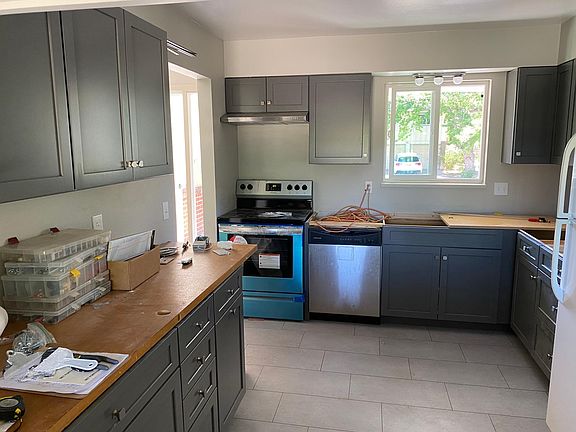 kitchen will have new quartz countertop on 18th of July