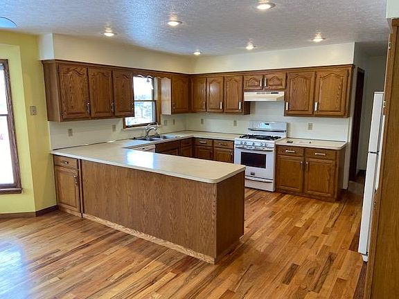 2nd image of 1276 Center Lane Dr