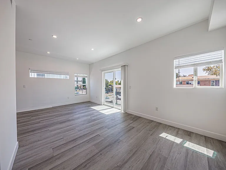 3015 Alsace Ave — Photo 52
