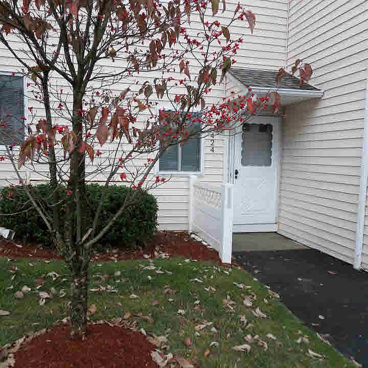 1st image of 424 Gregory Ct #424