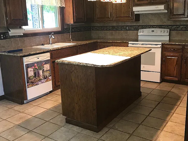 904 Fort Ct — Photo 4
