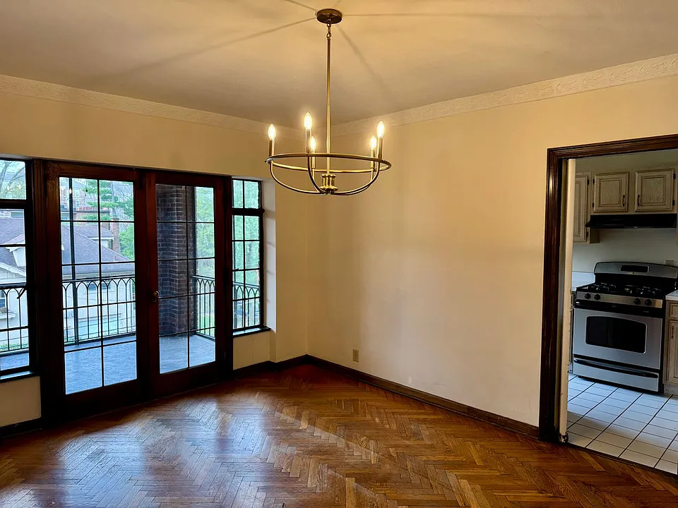2552 Madison