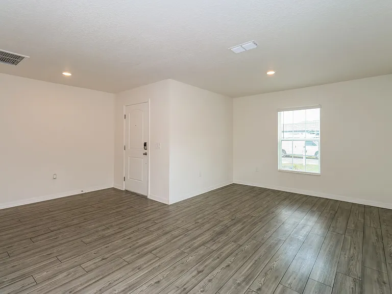 250 Catalonia Ave NW — Photo 13